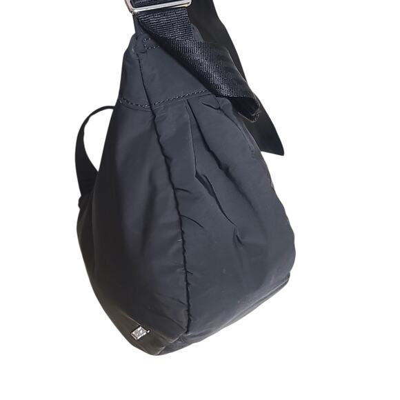 Athleta All About Crossbody Polyester Bag Black Medium GUC Adjustable Strap - Picture 3 of 6